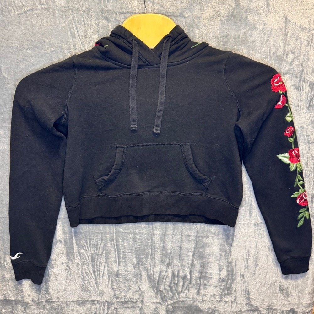 2008 | Hollister Y2K Floral Rose Embroidered Cropped Hoodie Sweatshirt Black XS